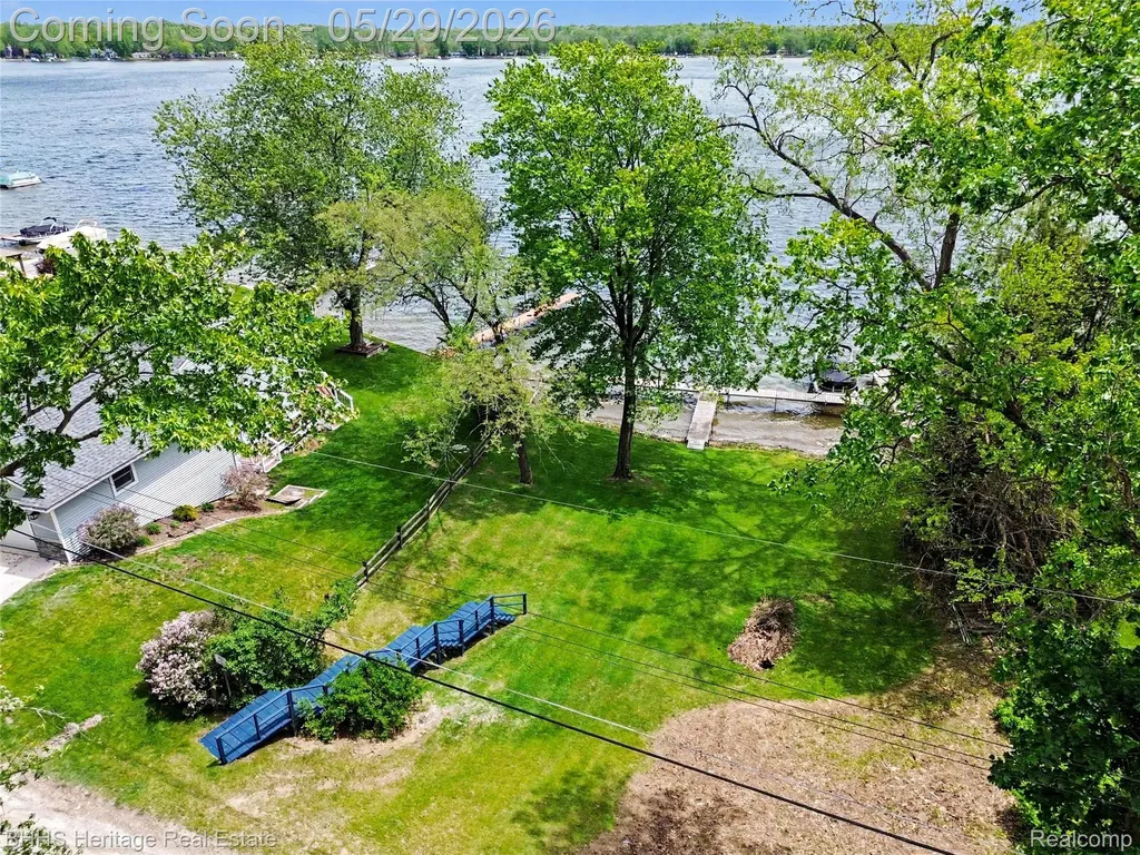 7314 Harrington Drive Hamburg Township MI 48116