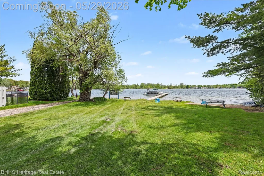 7314 Harrington Drive Hamburg Township MI 48116