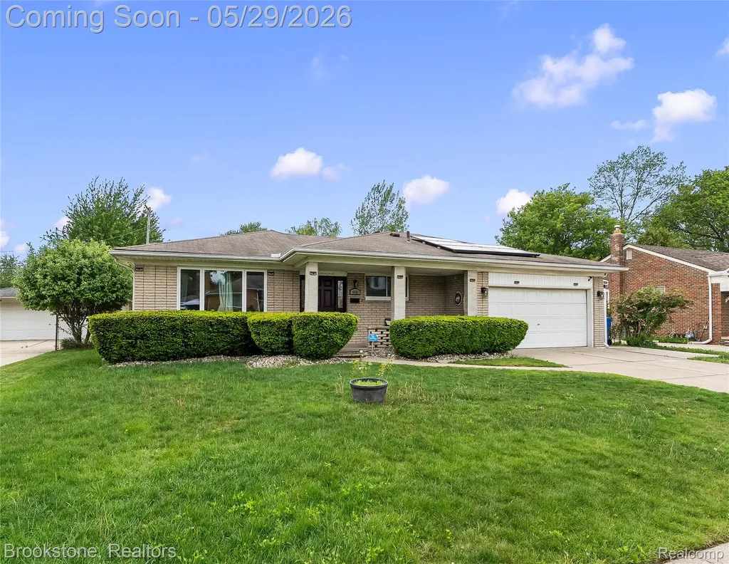 6921 Robindale Avenue Dearborn Heights City MI 48127