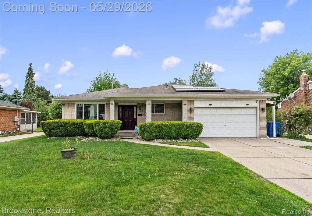 6921 Robindale Avenue Dearborn Heights City MI 48127