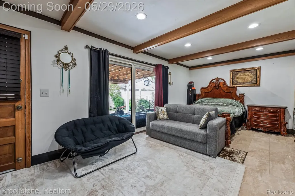 6921 Robindale Avenue Dearborn Heights City MI 48127