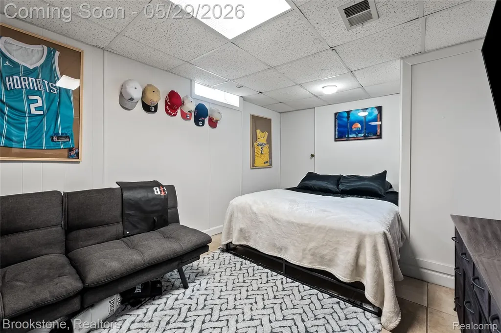 6921 Robindale Avenue Dearborn Heights City MI 48127