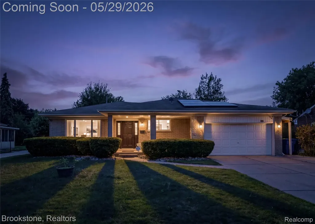 6921 Robindale Avenue Dearborn Heights City MI 48127