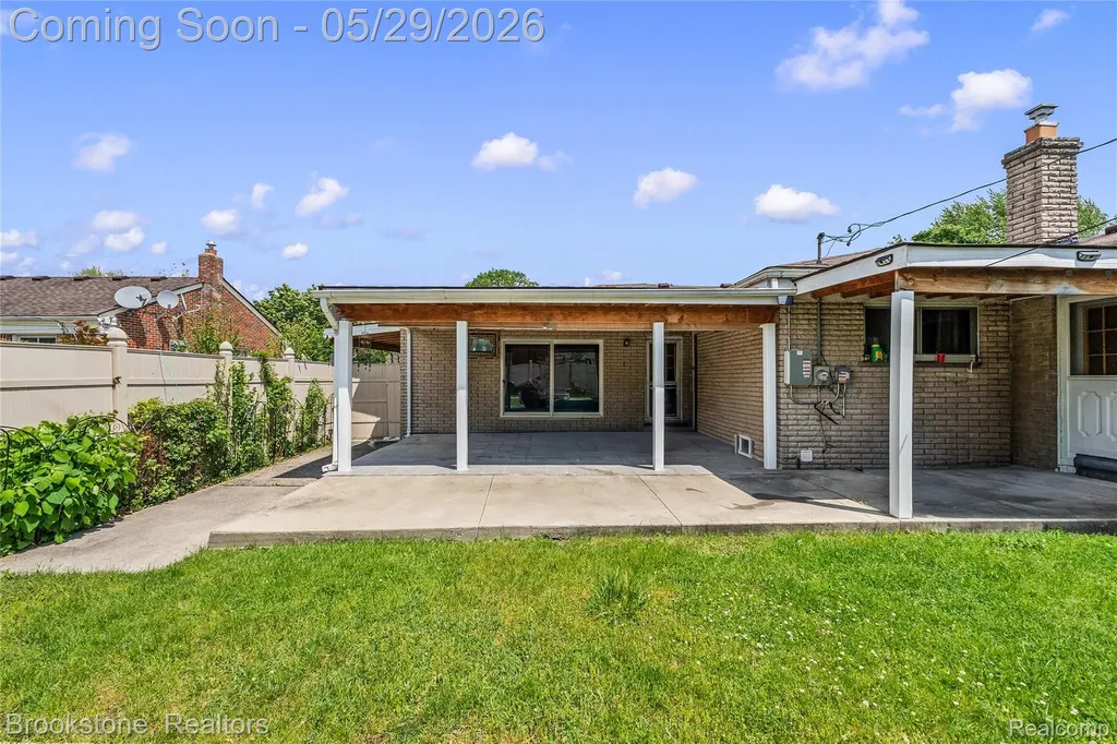 6921 Robindale Avenue Dearborn Heights City MI 48127