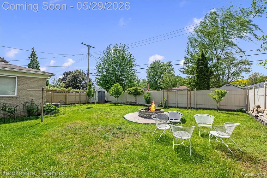 6921 Robindale Avenue Dearborn Heights City MI 48127