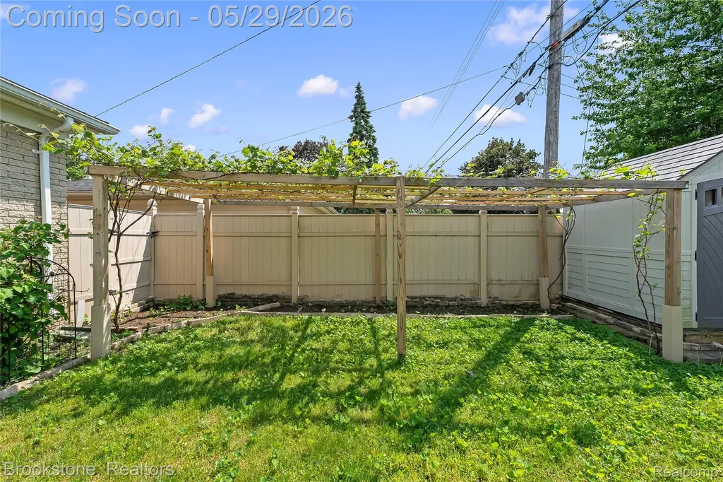 6921 Robindale Avenue Dearborn Heights City MI 48127