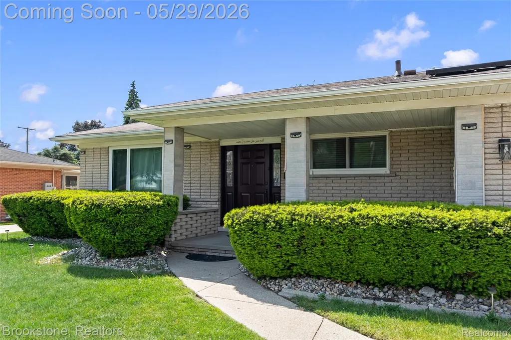 6921 Robindale Avenue Dearborn Heights City MI 48127