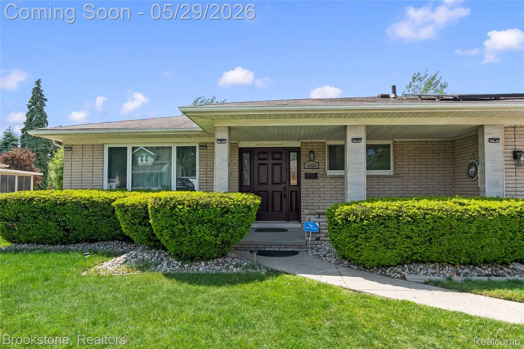 6921 Robindale Avenue Dearborn Heights City MI 48127