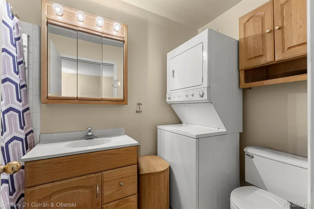31831 Grand River Avenue Farmington City MI 48336