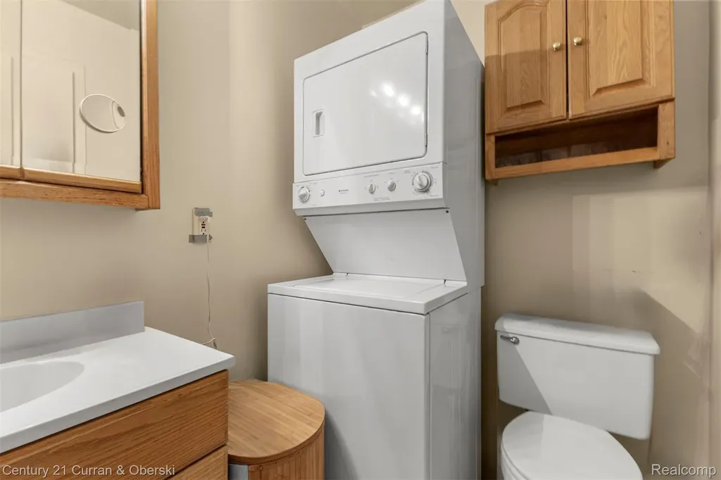 31831 Grand River Avenue Farmington City MI 48336
