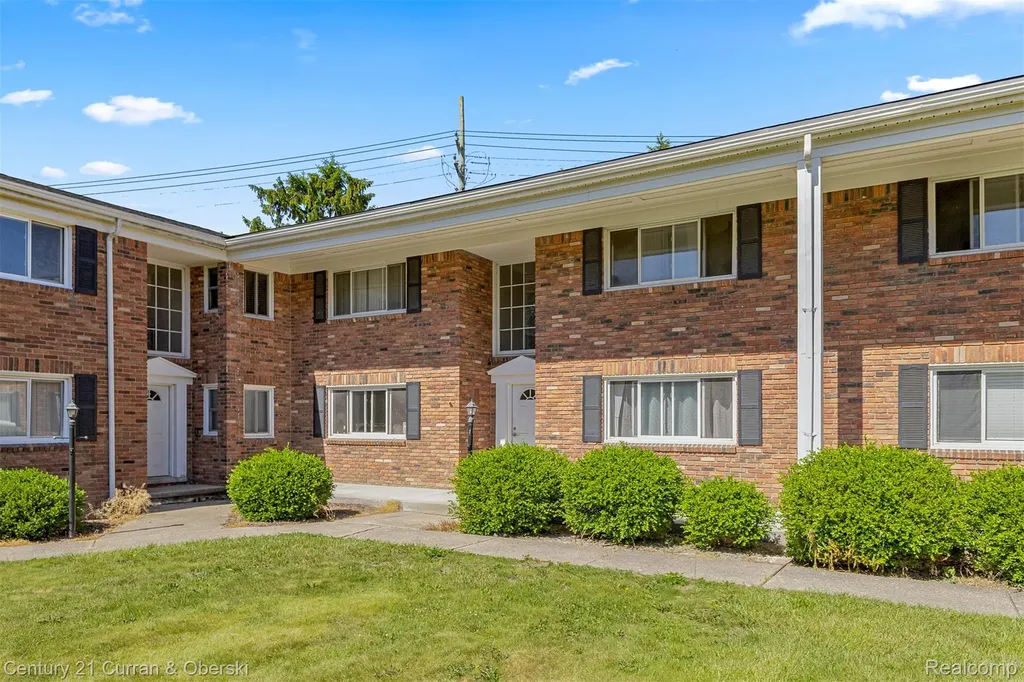 31831 Grand River Avenue Farmington City MI 48336