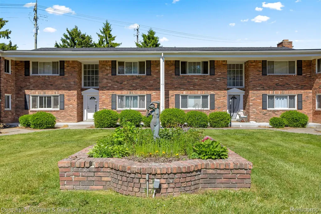 31831 Grand River Avenue Farmington City MI 48336
