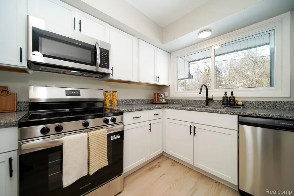 6578 Greene Haven Drive Independence Charter Township MI 48348