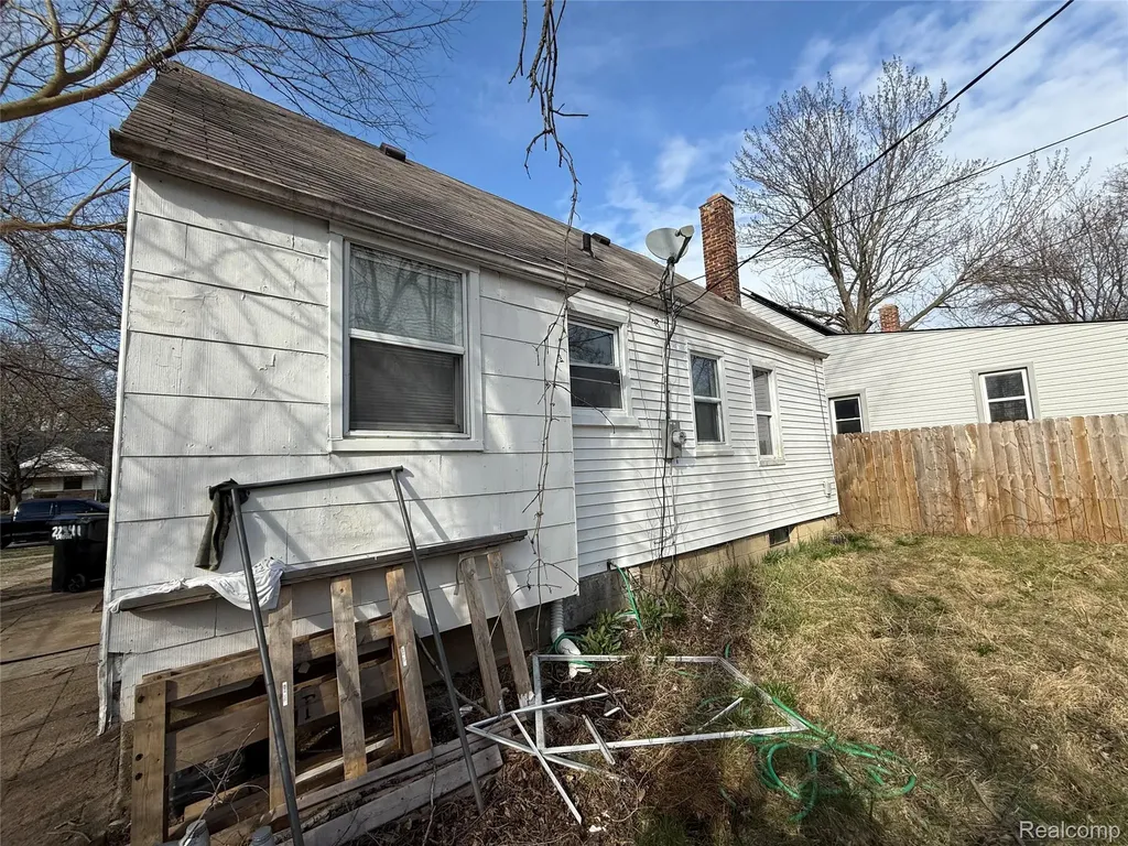 22341 Lyndon Street Detroit City MI 48223