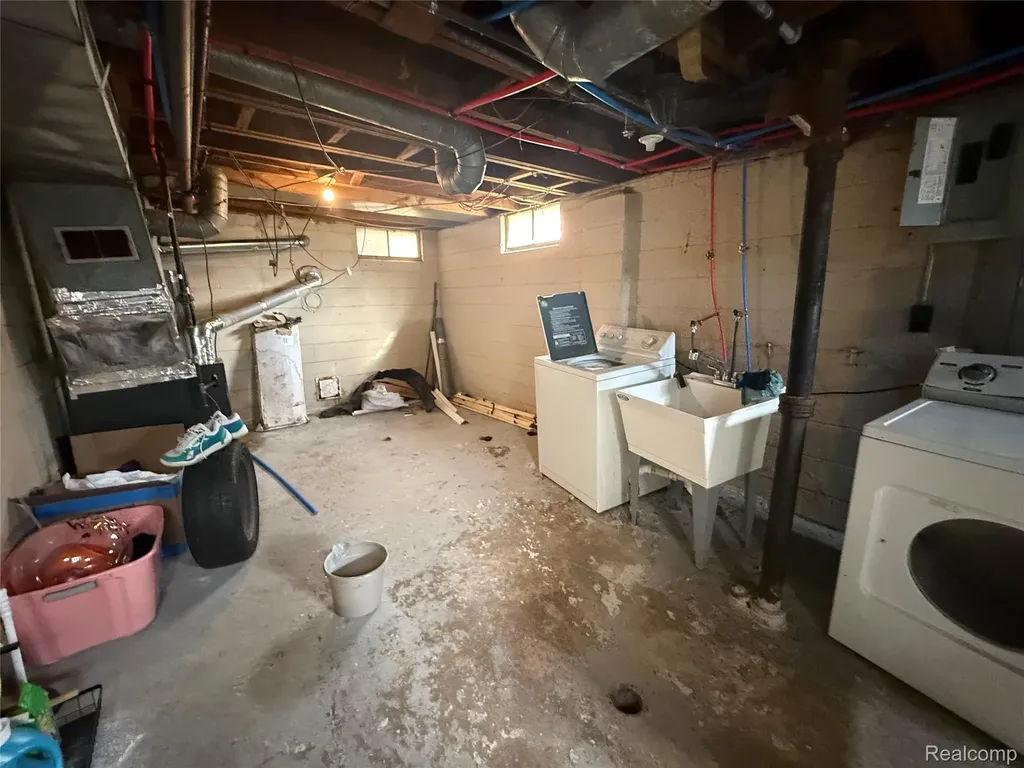 22341 Lyndon Street Detroit City MI 48223