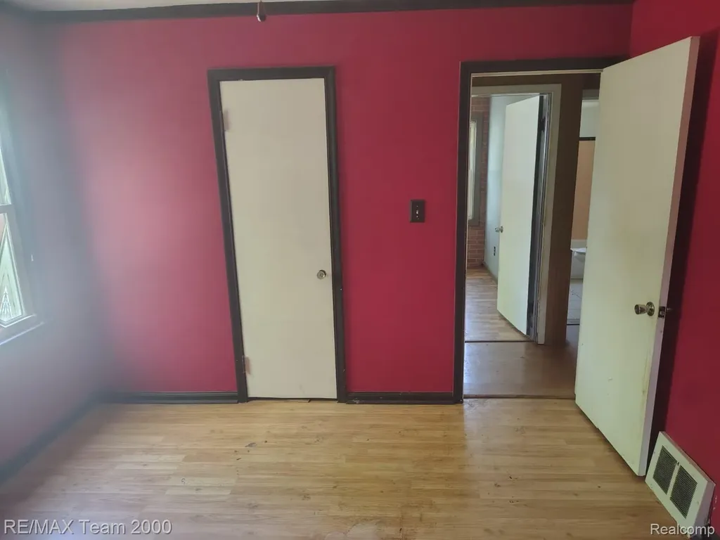 24806 Frisbee Street Detroit City MI 48219