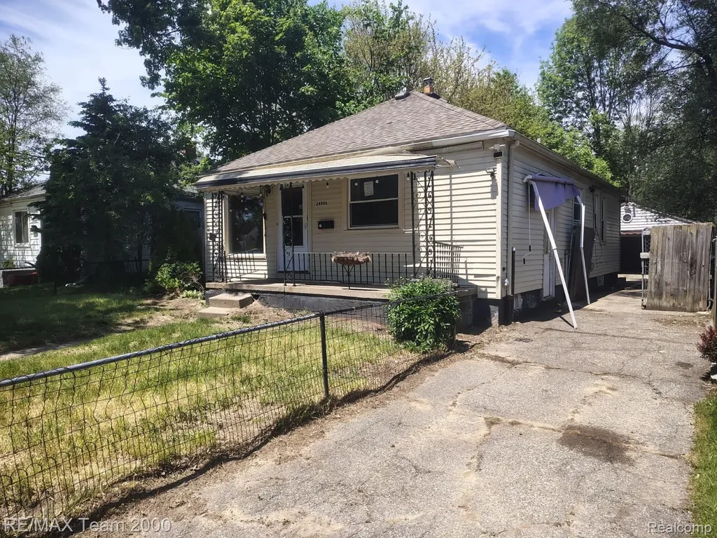 24806 Frisbee Street Detroit City MI 48219