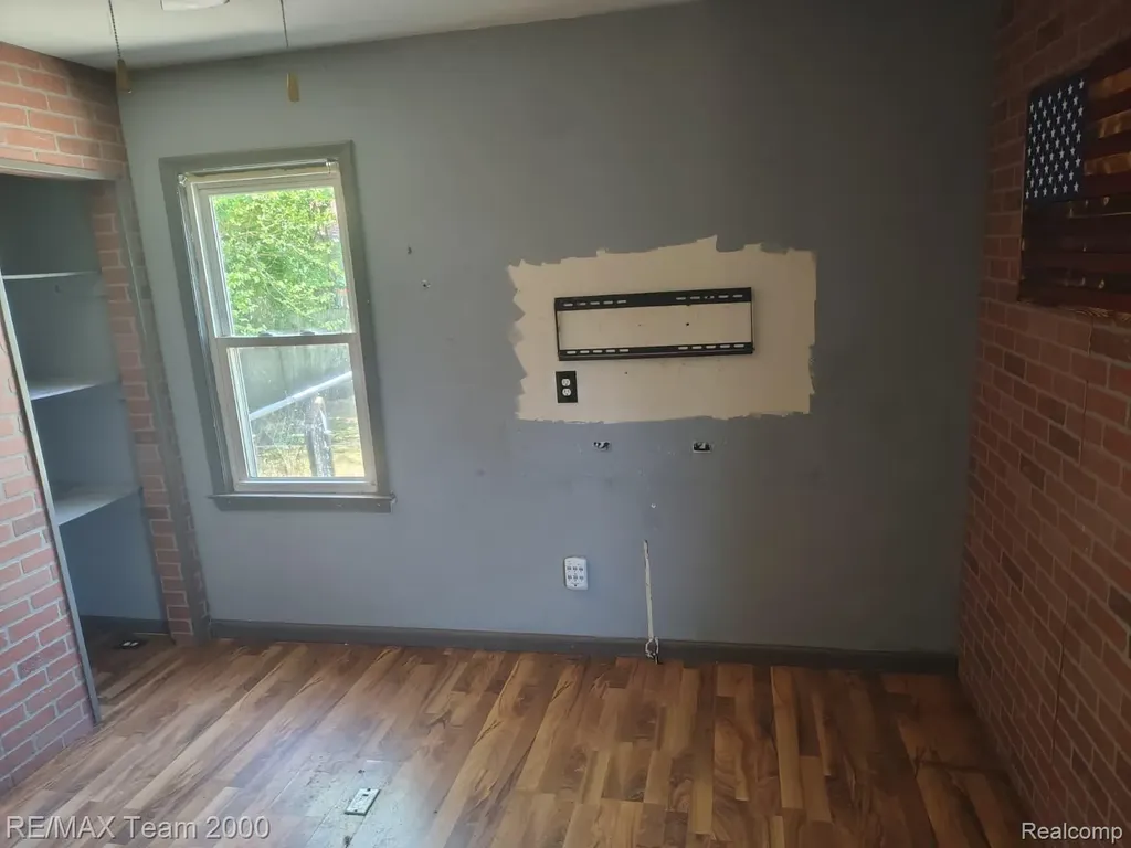 24806 Frisbee Street Detroit City MI 48219