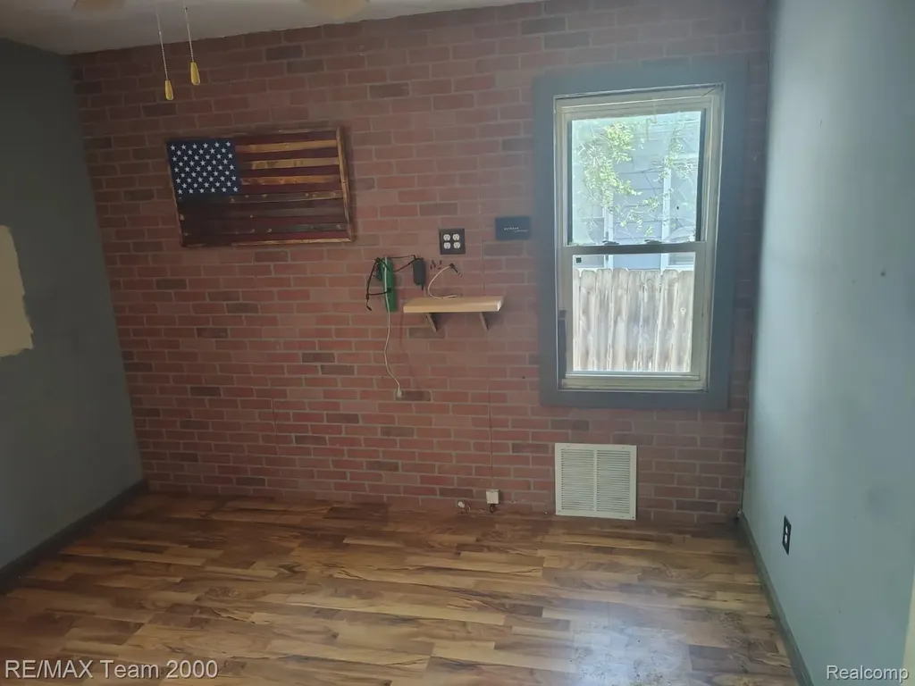 24806 Frisbee Street Detroit City MI 48219