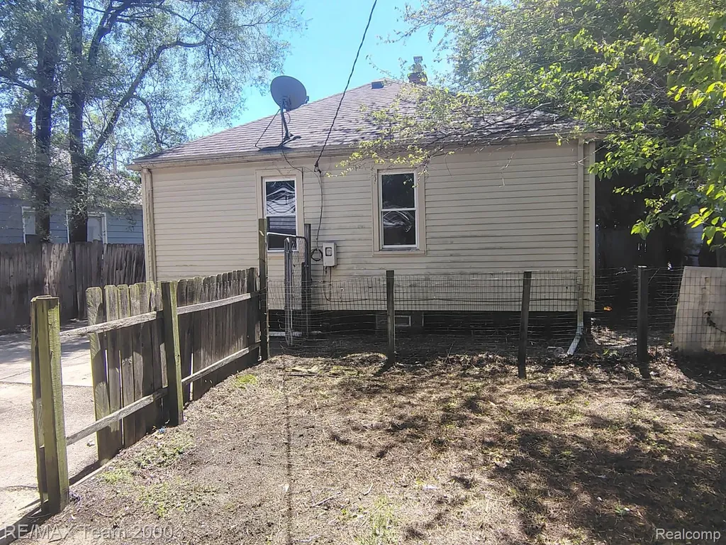 24806 Frisbee Street Detroit City MI 48219