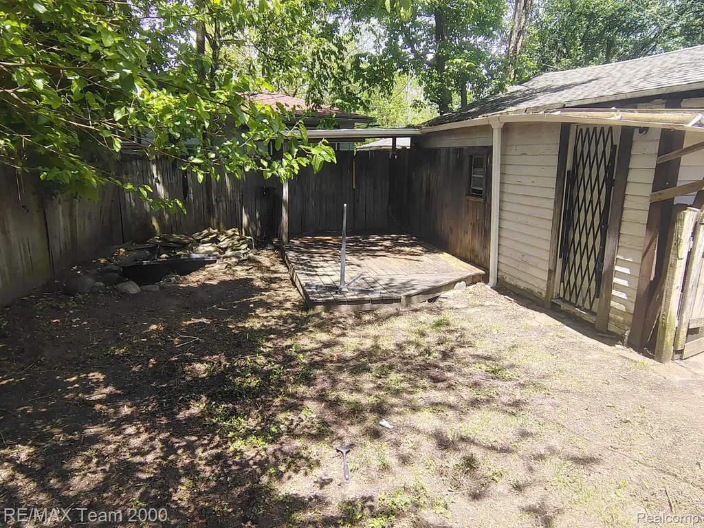24806 Frisbee Street Detroit City MI 48219