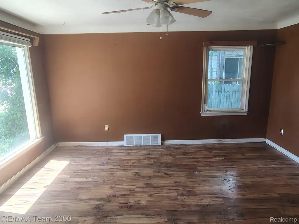 24806 Frisbee Street Detroit City MI 48219
