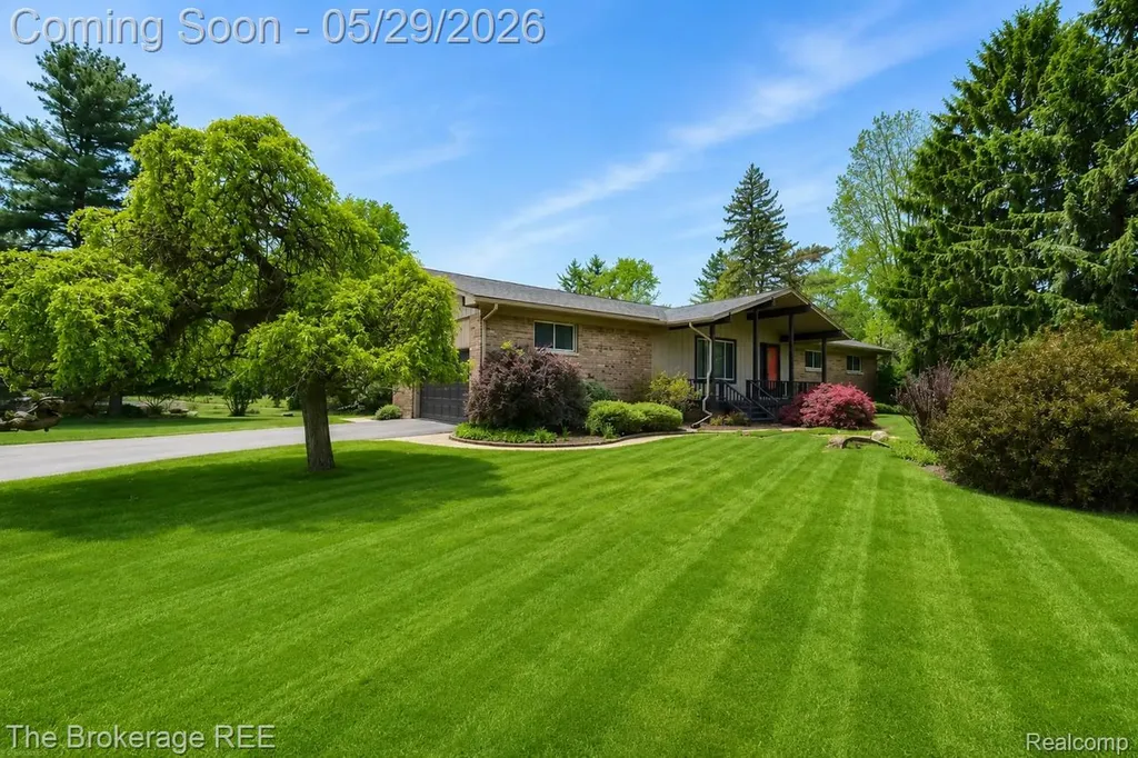 6933 Hubbard Hills Drive Independence Charter Township MI 48348