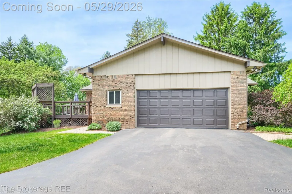 6933 Hubbard Hills Drive Independence Charter Township MI 48348