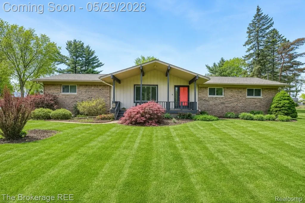 6933 Hubbard Hills Drive Independence Charter Township MI 48348