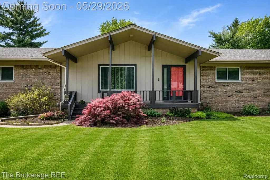 6933 Hubbard Hills Drive Independence Charter Township MI 48348