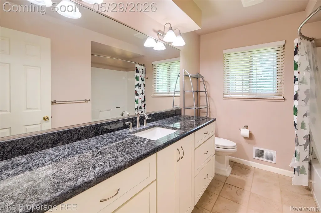 6933 Hubbard Hills Drive Independence Charter Township MI 48348