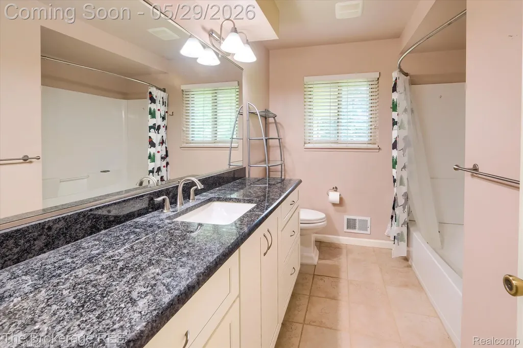 6933 Hubbard Hills Drive Independence Charter Township MI 48348