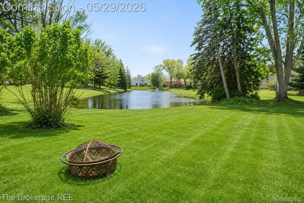 6933 Hubbard Hills Drive Independence Charter Township MI 48348