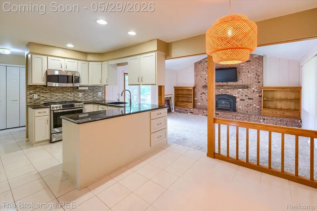 6933 Hubbard Hills Drive Independence Charter Township MI 48348