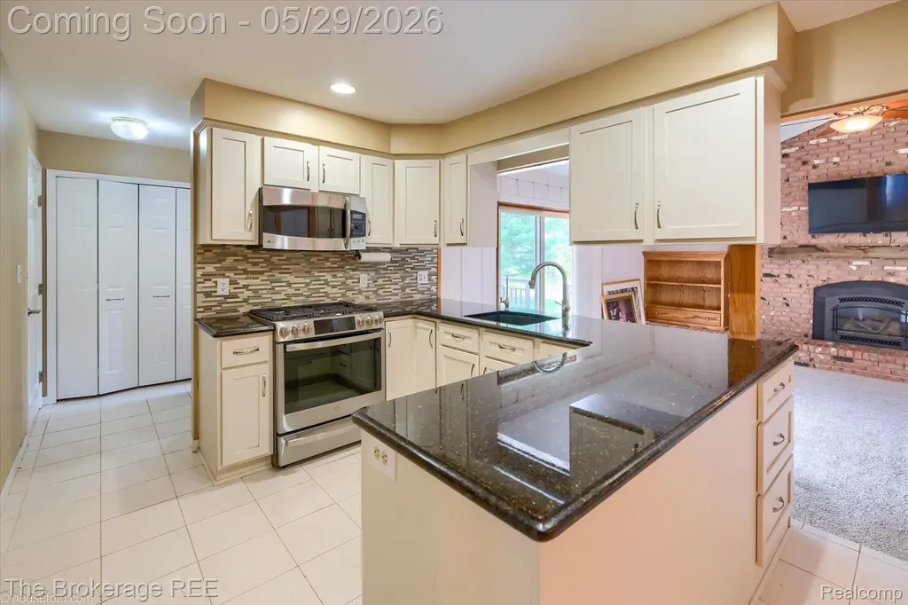 6933 Hubbard Hills Drive Independence Charter Township MI 48348