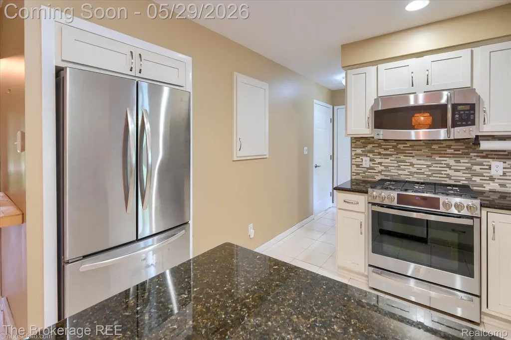 6933 Hubbard Hills Drive Independence Charter Township MI 48348