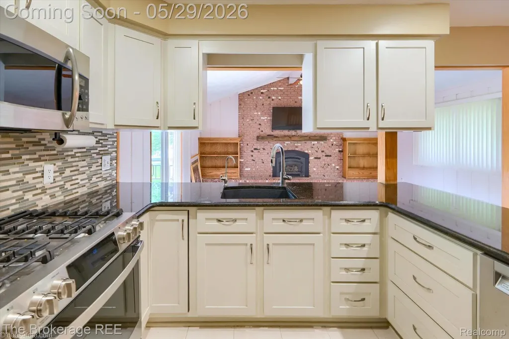 6933 Hubbard Hills Drive Independence Charter Township MI 48348