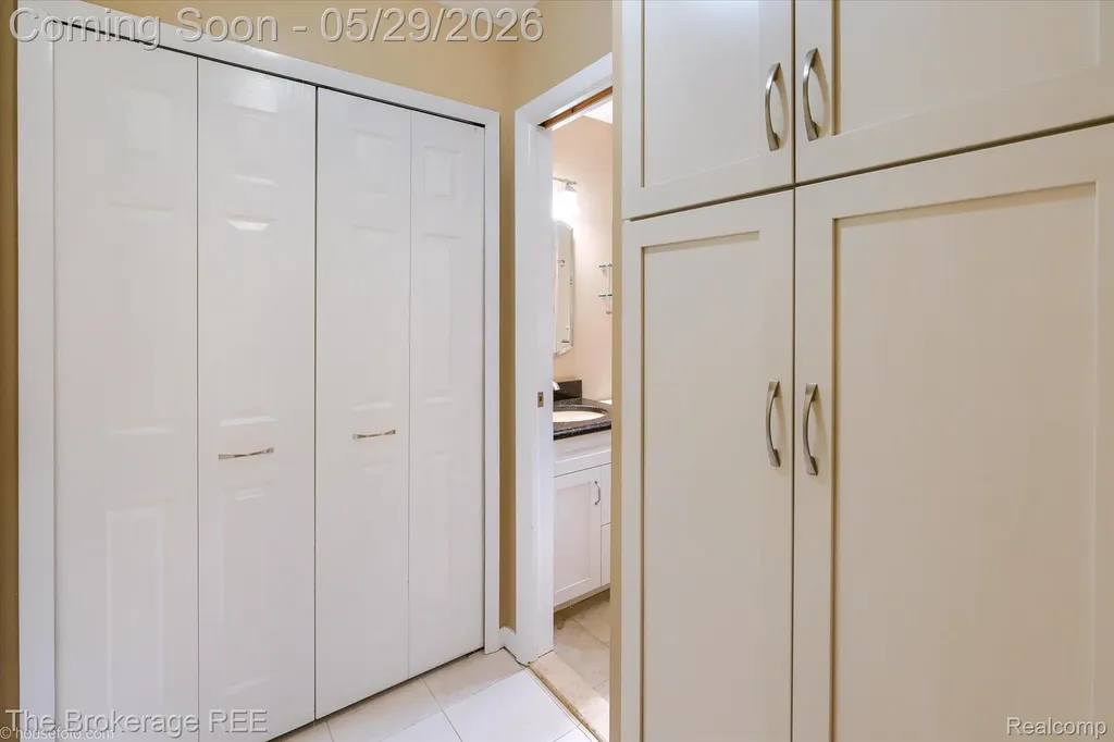 6933 Hubbard Hills Drive Independence Charter Township MI 48348
