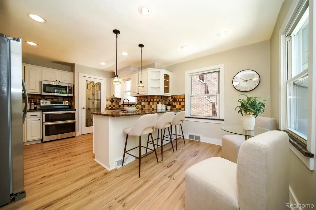 8076 Winona Avenue Allen Park City MI 48101