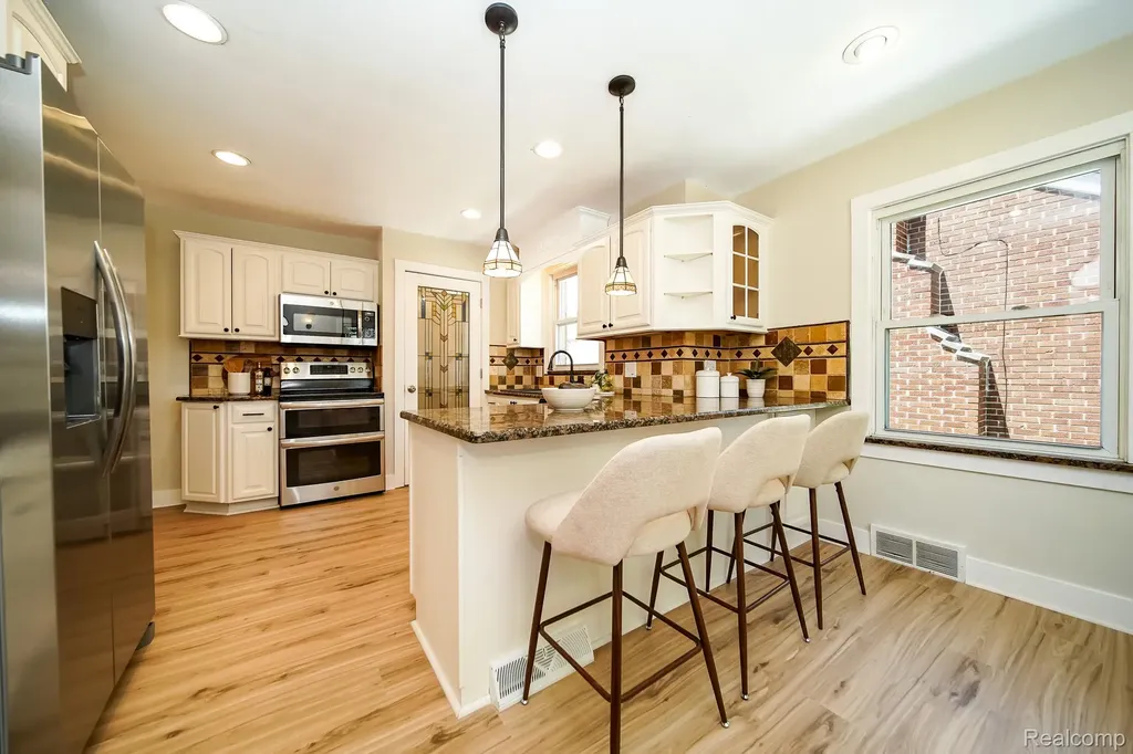 8076 Winona Avenue Allen Park City MI 48101