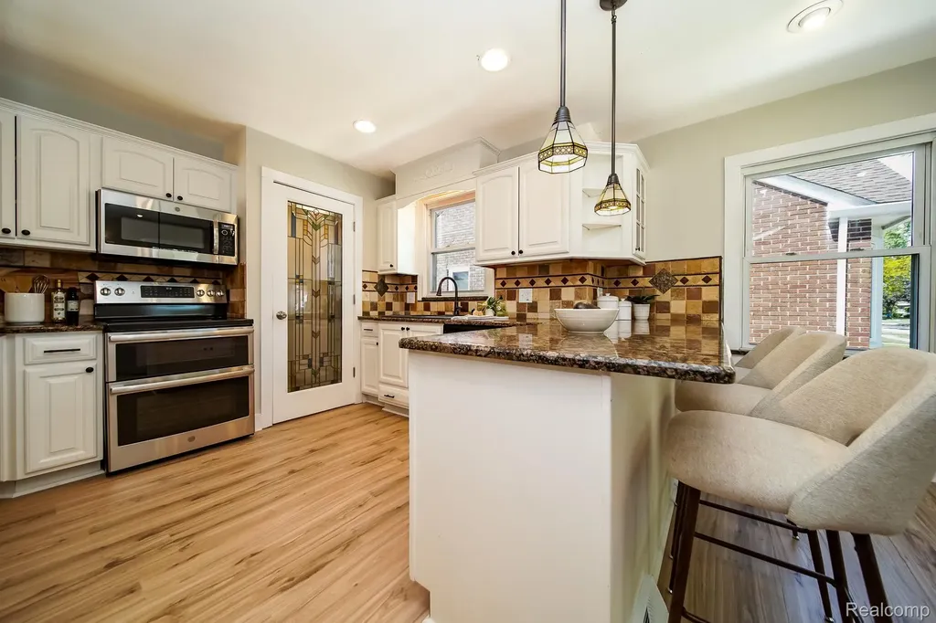 8076 Winona Avenue Allen Park City MI 48101