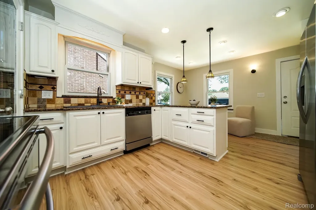 8076 Winona Avenue Allen Park City MI 48101