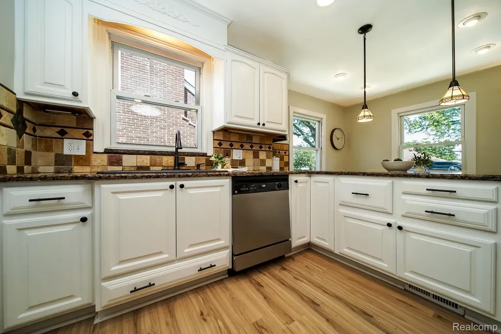 8076 Winona Avenue Allen Park City MI 48101