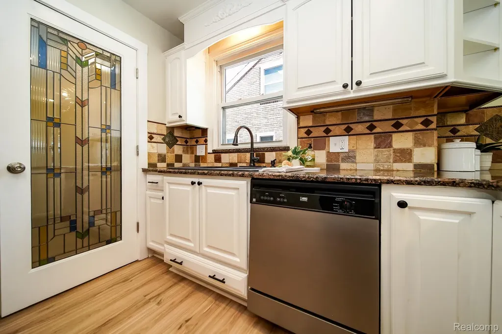 8076 Winona Avenue Allen Park City MI 48101