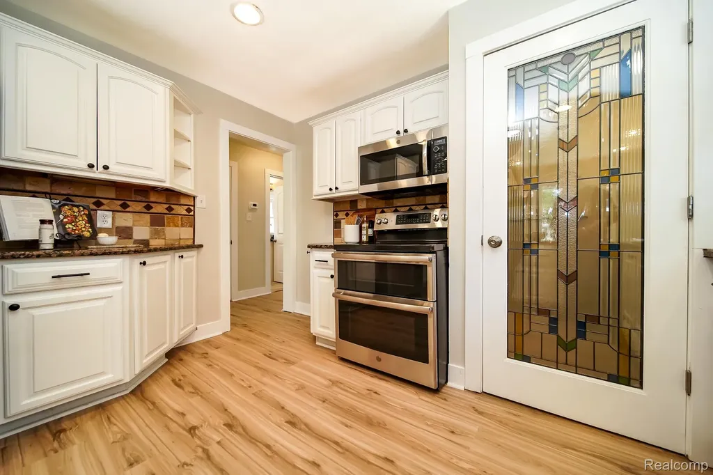 8076 Winona Avenue Allen Park City MI 48101