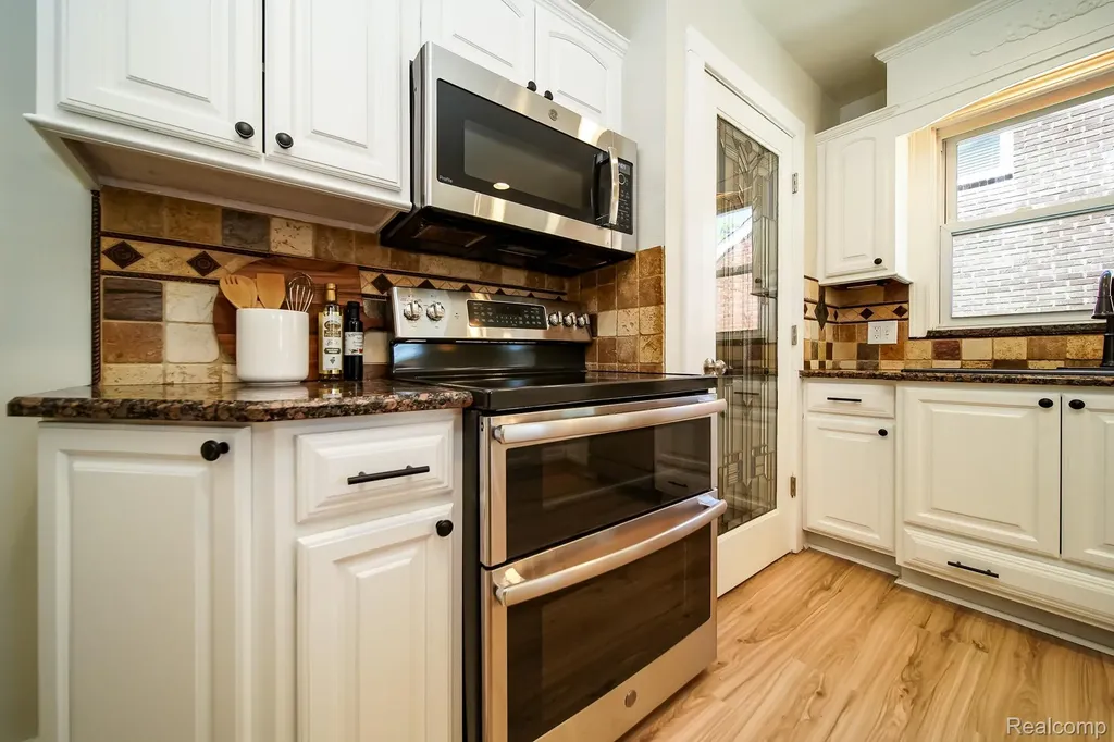 8076 Winona Avenue Allen Park City MI 48101