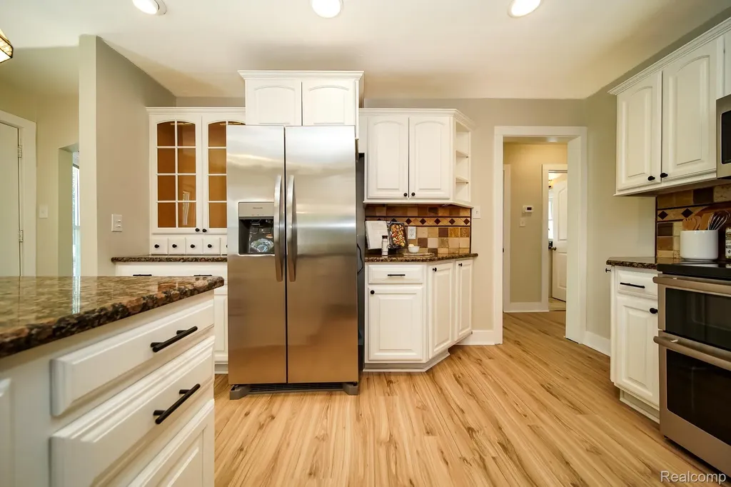 8076 Winona Avenue Allen Park City MI 48101