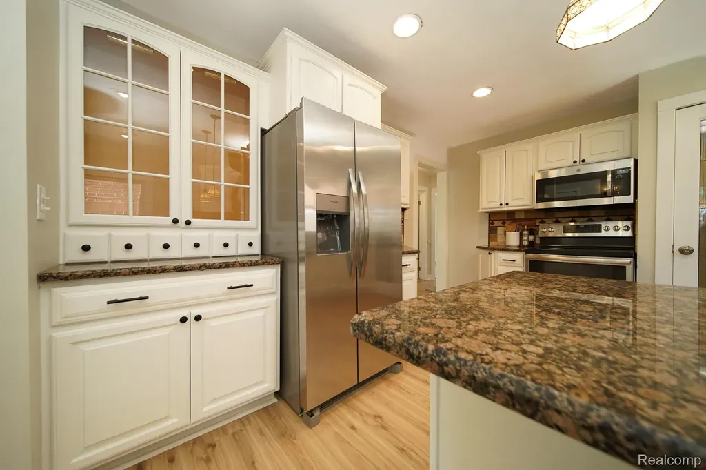 8076 Winona Avenue Allen Park City MI 48101