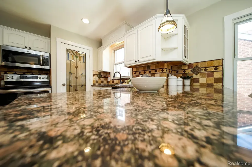 8076 Winona Avenue Allen Park City MI 48101