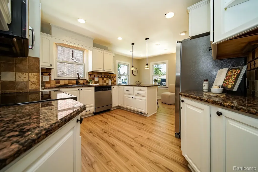 8076 Winona Avenue Allen Park City MI 48101